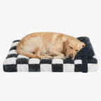 matelas-orthopedique-pour-chien-carreaux-avec-coussin-noir