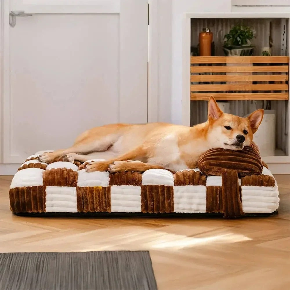 matelas-orthopedique-pour-chien-carreaux-avec-coussin-situation-cote