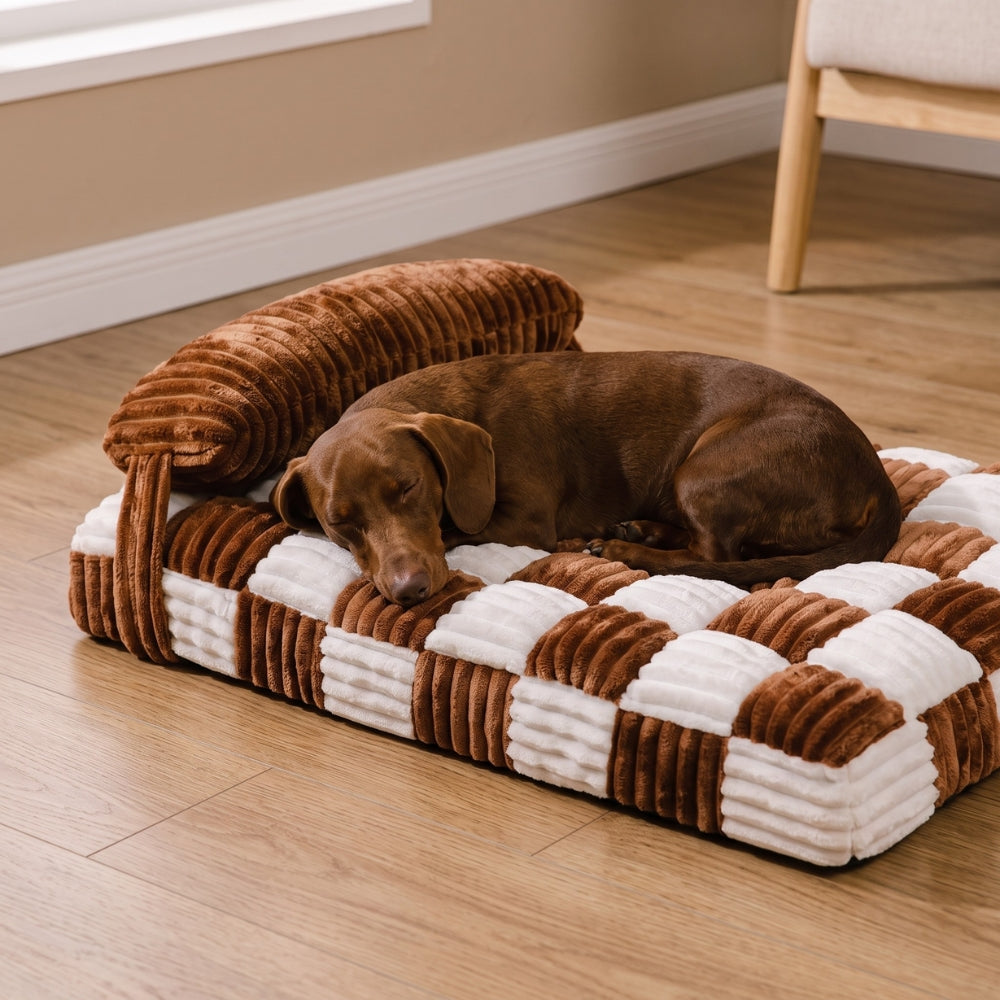 matelas-orthopedique-pour-chien-carreaux-avec-coussin-situation-marron