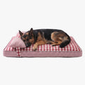 matelas-pour-chien-a-carreaux-avec-coussin-rouge