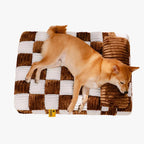 matelas-pour-chien-a-carreaux-marrons-blancs-top