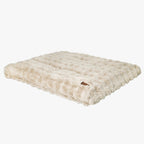 matelas-pour-chien-beige-fourrure-angle