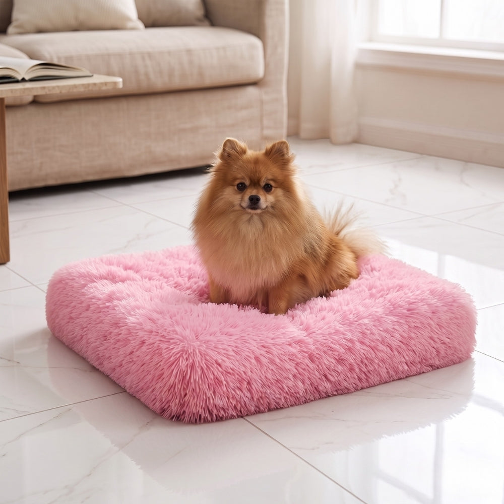 matelas-pour-chien-orthopedique-en-fourrure-rose-situation