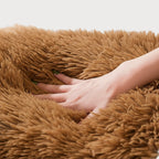 panier-niche-pour-chien-en-fourrure-marron-coussin-closeup