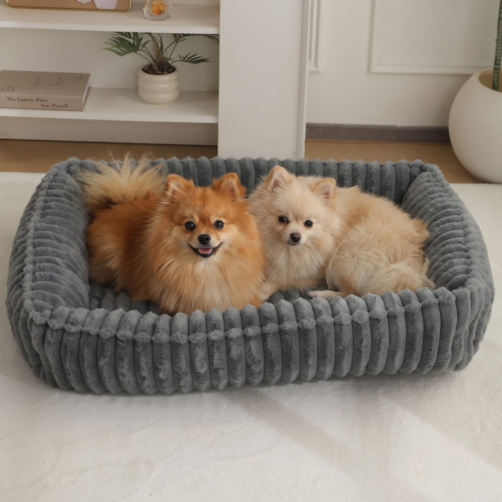panier-pour-chien-moelleux-rectangulaire-cotele-situation-gris