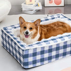 panier-pour-chien-rectangulaire-carreaux-anti-stress-interieur-fourrure-situation-bleu