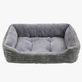 panier-pour-chien-rectangulaire-gris-rebords-vide