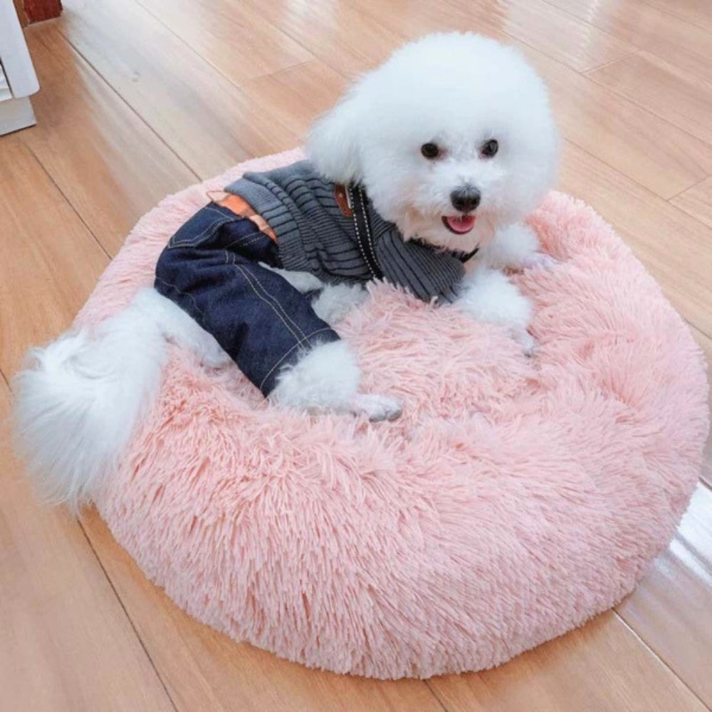 panier-pour-chien-rond-moelleux-en-fourrure-rose-situation