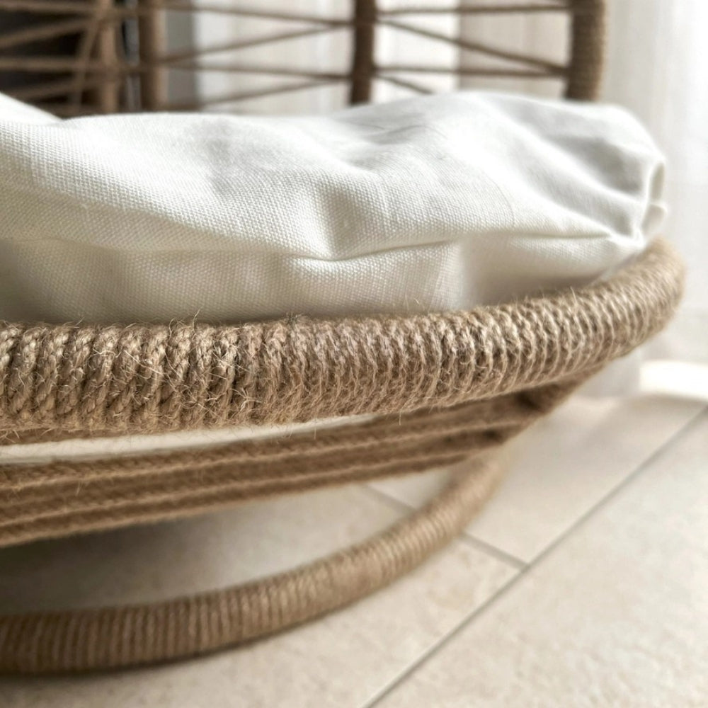 panier-pour-chien-suspendu-en-jute-closeup