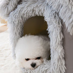 panier-pour-petit-chien-couvert-maison-en-fourrure-closeup
