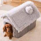 panier-pour-petit-chien-couvert-maison-en-fourrure-dessus-situation