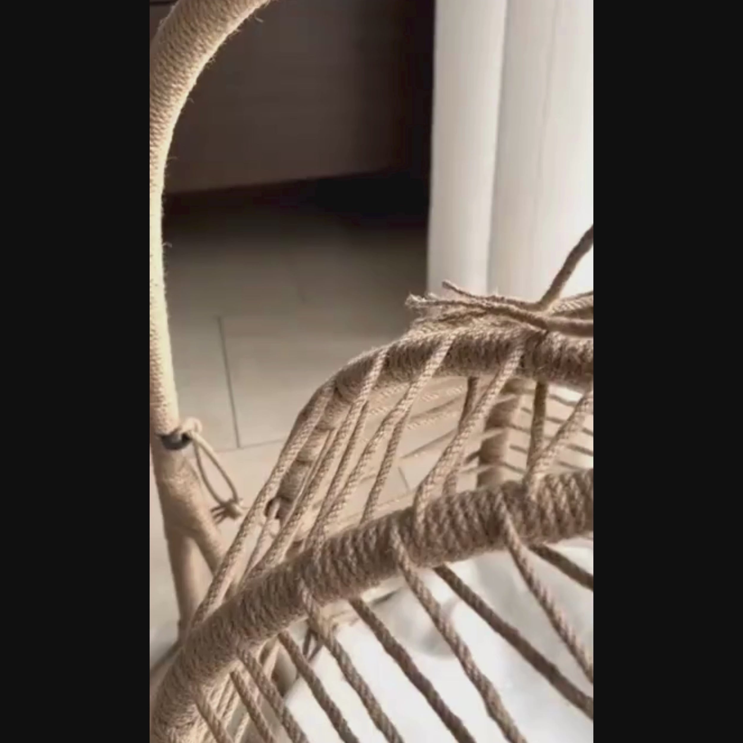 panier-pour-chien-suspendu-en-jute-video