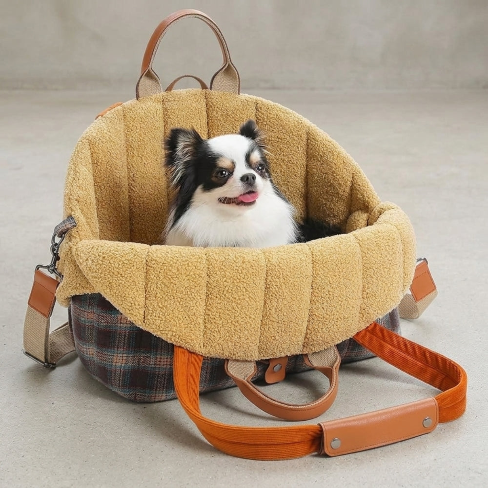 sac-a-main-de-transport-pour-petit-chien-a-carreaux-et-fourrure-situation-2