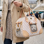 sac-a-main-pour-chien-a-motifs-blanc-situation