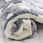 tapis-pour-chien-doux-gris-avec-etoiles-enroule