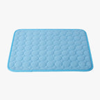 tapis-rafraichissant-pour-chien-bleu-clair-face